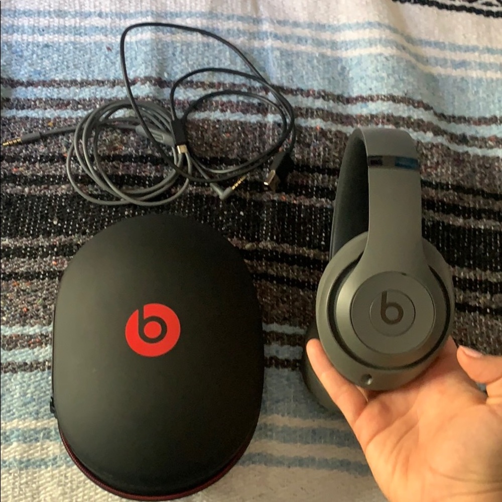 EUC Beats Studio 3 Wireless Headphones Gray